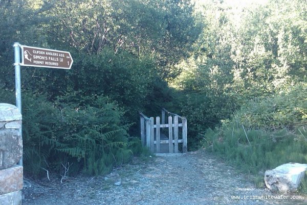 The pathway way from the 'Clifden Glen' estate to Simons Falls. 