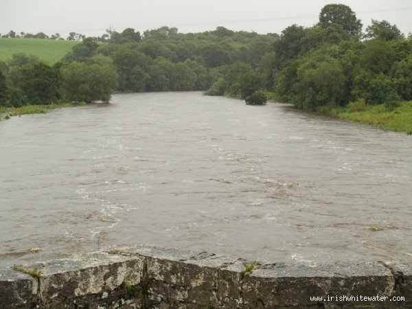 R. Boyne downstream at Heritage walk bridge..